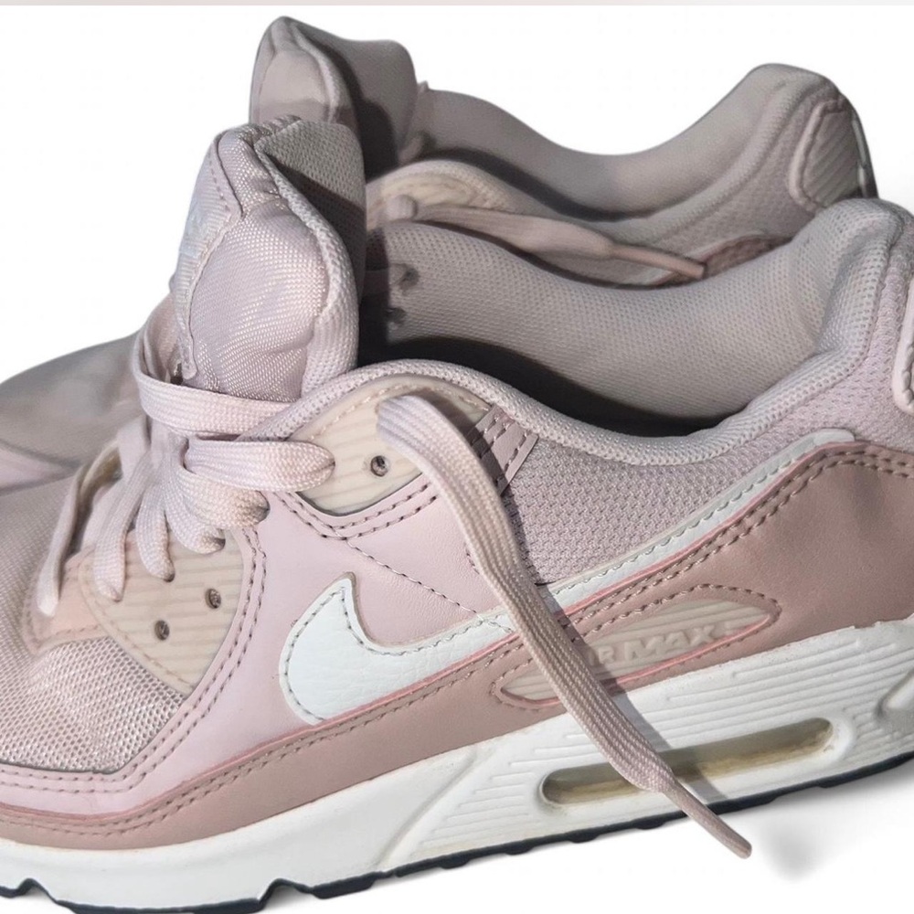 Women’s Air Maxs Size 7 Nike.